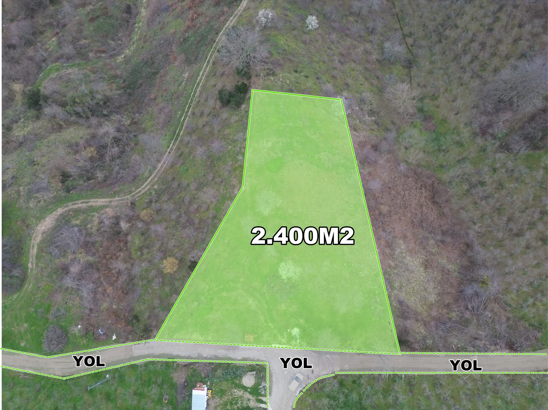Kocaali Gümüşoşuk Köyünde 2400 M2 Yol Cepheli Fındıklık